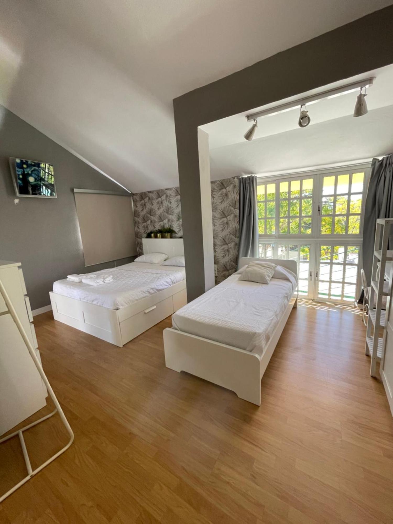 Mediterranean House - Habitaciones Privadas En Casa Compartida マイレナ・デル・アルハラフェ エクステリア 写真