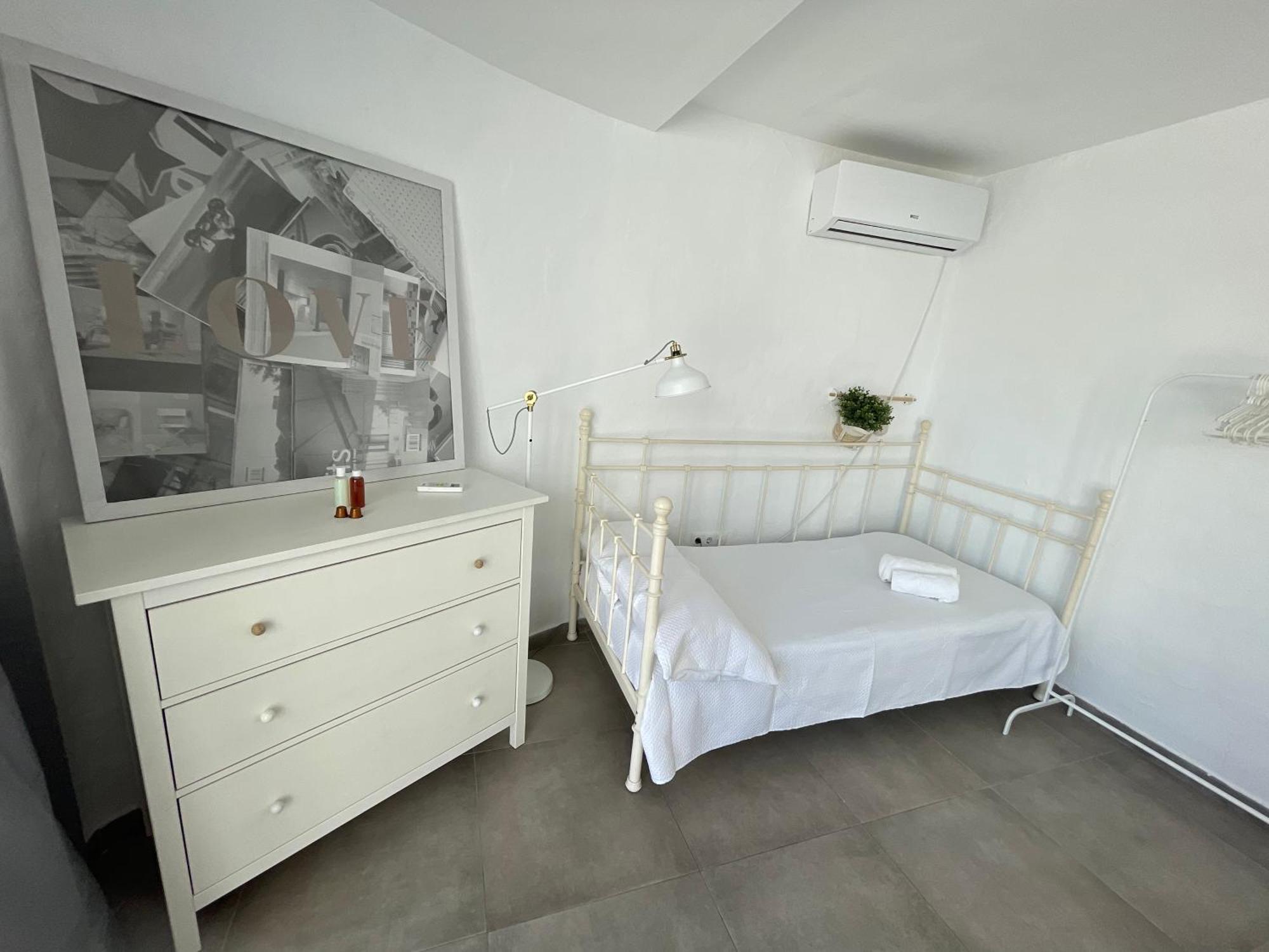 Mediterranean House - Habitaciones Privadas En Casa Compartida マイレナ・デル・アルハラフェ エクステリア 写真