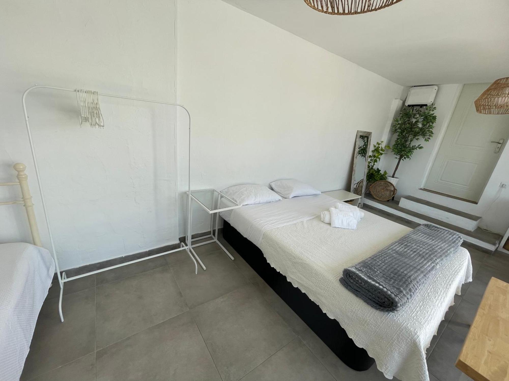 Mediterranean House - Habitaciones Privadas En Casa Compartida マイレナ・デル・アルハラフェ エクステリア 写真