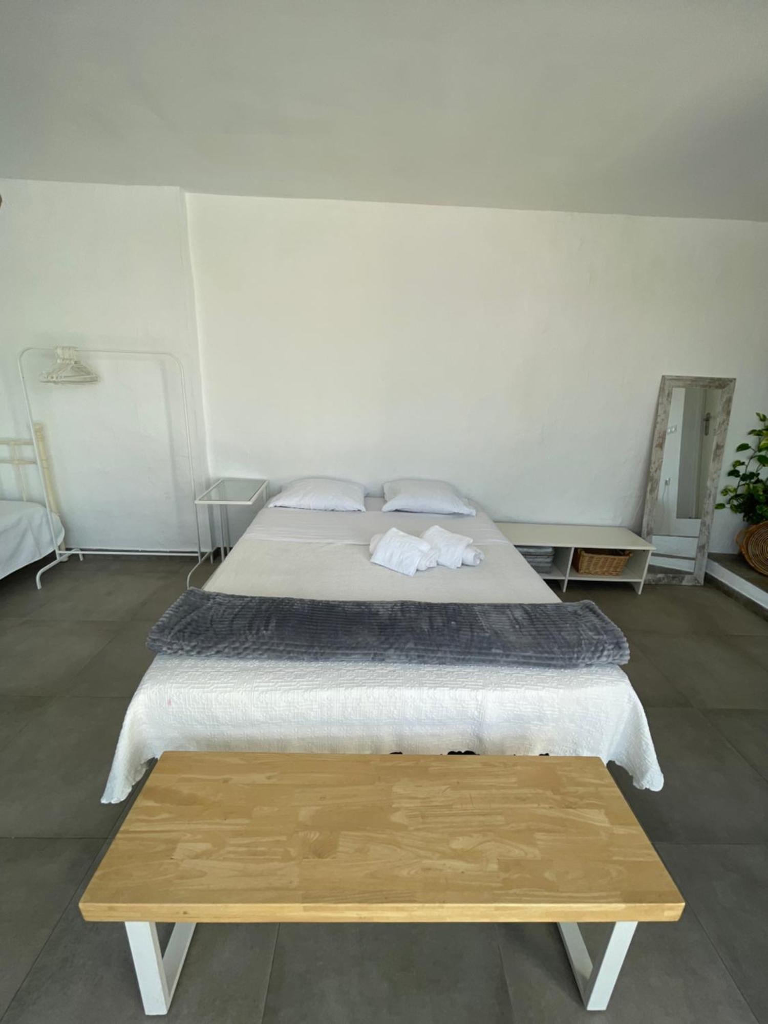 Mediterranean House - Habitaciones Privadas En Casa Compartida マイレナ・デル・アルハラフェ エクステリア 写真