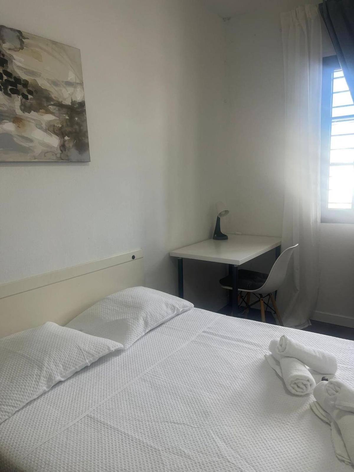 Mediterranean House - Habitaciones Privadas En Casa Compartida マイレナ・デル・アルハラフェ エクステリア 写真